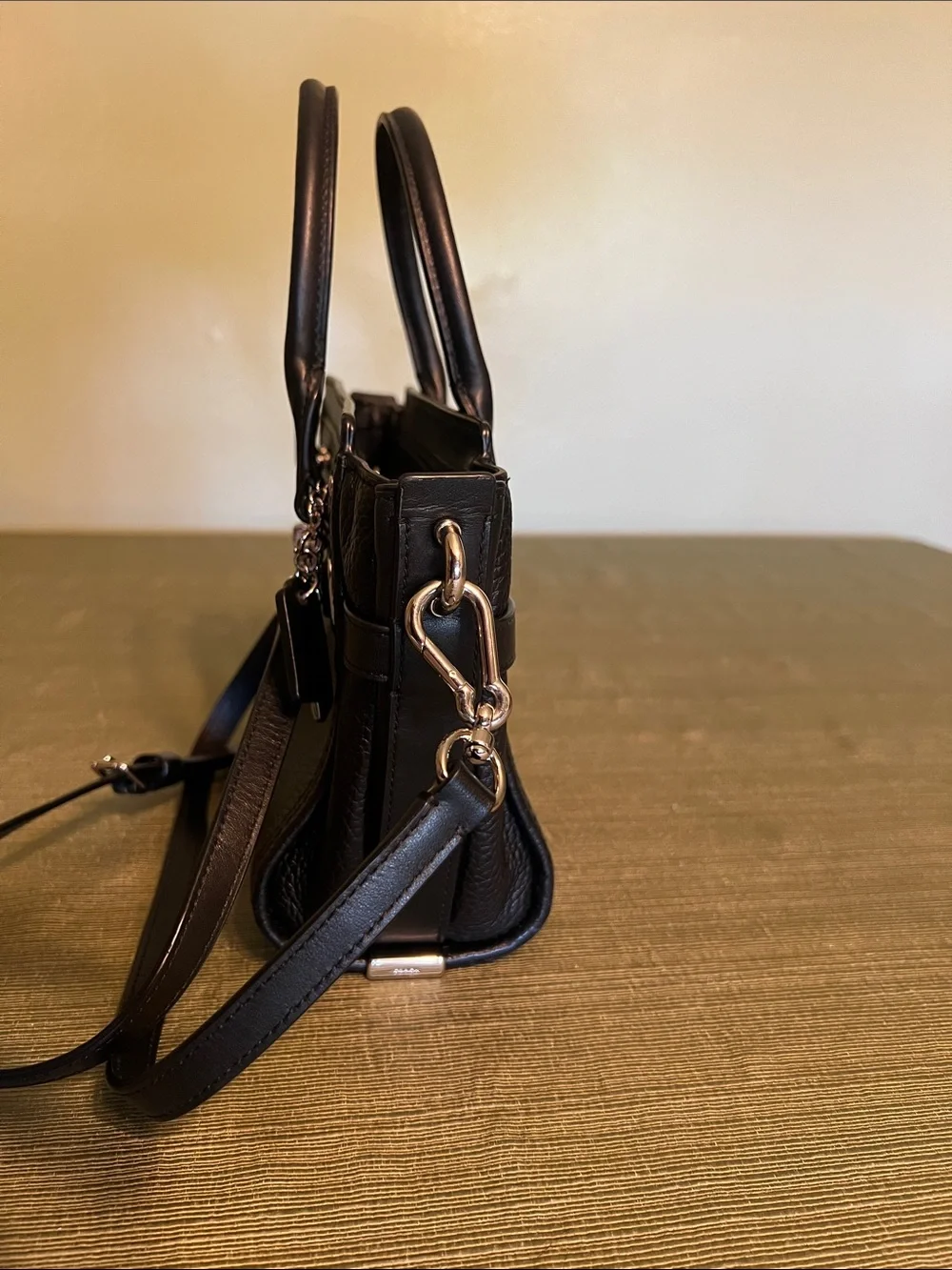 Coach Swagger 21 Carryall in Pebble Leather with Crossbody Strap and dust bag